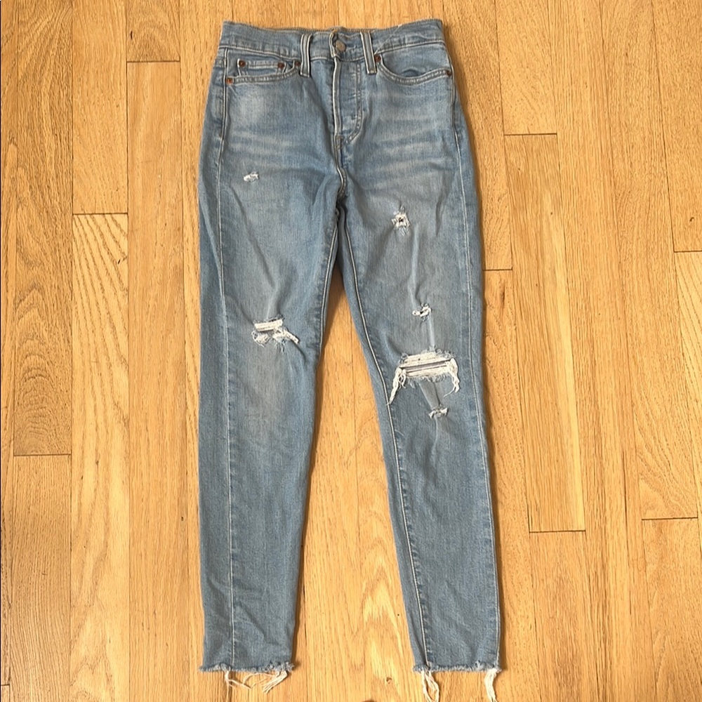 Levi's Wedgie Distressed Skinny Jeans